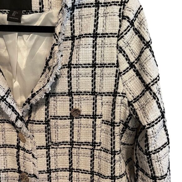 NWT- Tahari- Plaid Black White Cropped Gold Buttons Lined Tweed Jacket Blazer, L - Picture 4 of 12